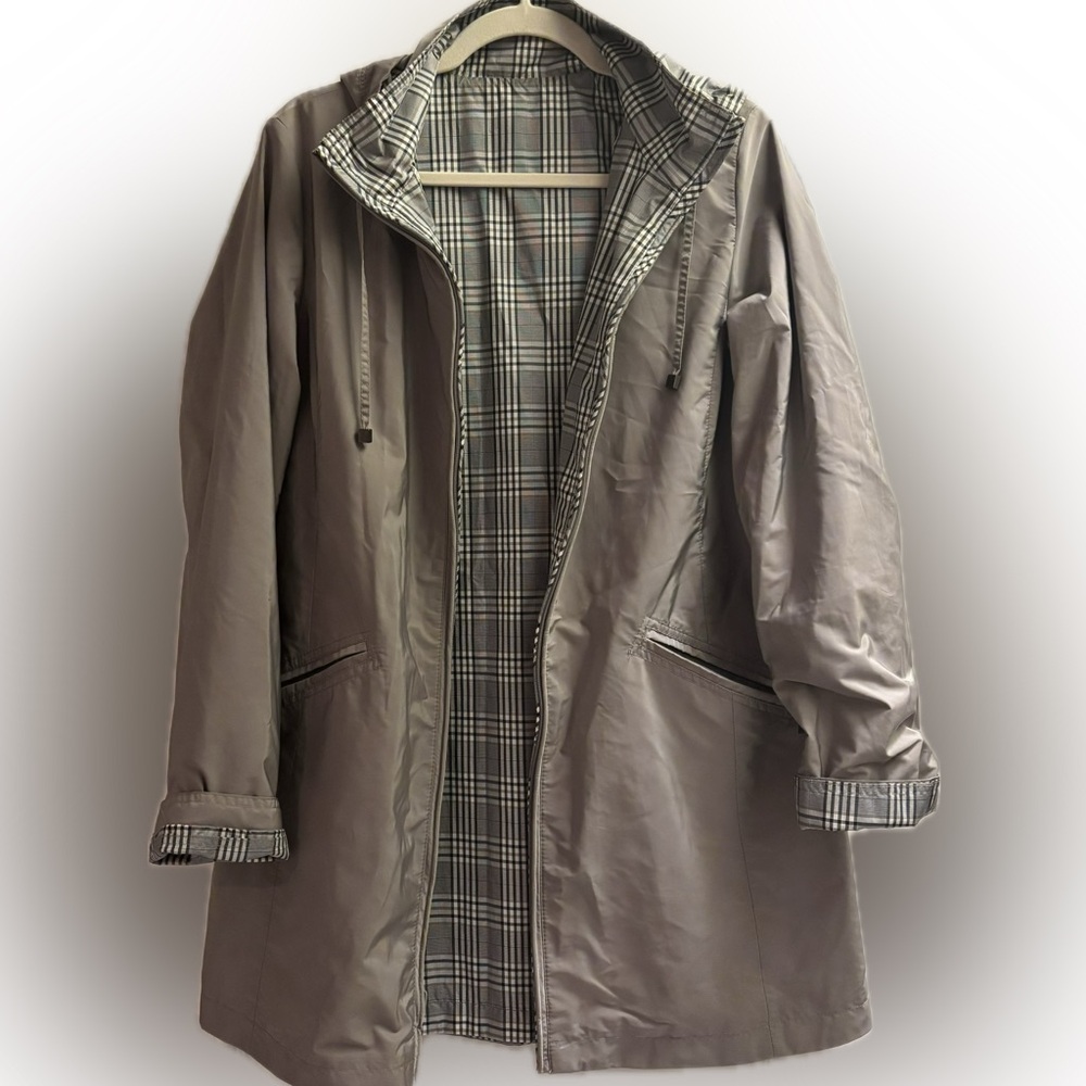 Orvis Woman’s Raincoat - Picture 7 of 8
